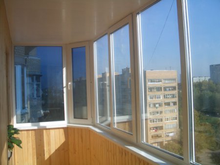 Монтаж металлопластиковых окон на балконе