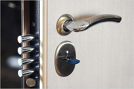 Надежная защита дома – новая металлическая дверь