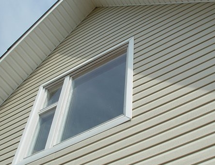 Как и чем красиво обшить фронтон дома?