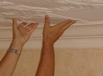 Как приклеить потолочную плитку самостоятельно Как приклеить потолочную плитку самостоятельно
