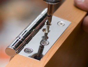 Как установить дверной блок без помощи специалистов? Как установить дверной блок без помощи специалистов?