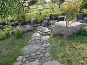 Строим каменную дорожку в саду