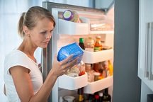 Причины появления запаха в холодильнике