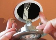 Как установить светодиодный светильник в натяжной потолок
