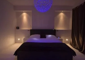 Об освещении для спальни применяя различные светильники