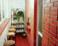 Каким материалом оформить стены на балконе: требования и варианты