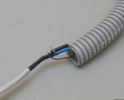 Использование гофрированной трубы длят прокладки проводки